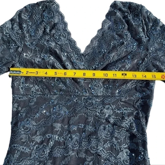 Cache' Gray Sequin Lace Layered V-Neck Sheath Lined Cocktail Dress, Size 8 - Picture 5 of 12